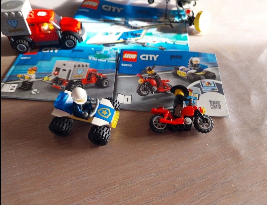 Lego: Set (60243)434773805038325764