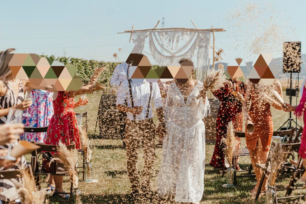 Konfetti drobne suszone płatki kwiatów naturalne ślub wesele boho beżo