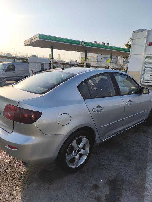 Carro modelo Mazda 3