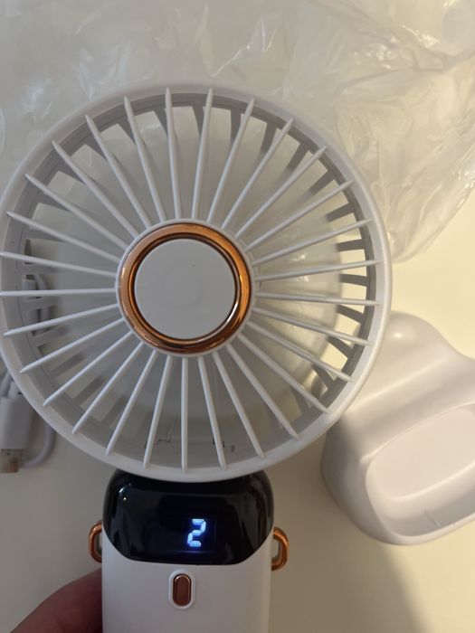 Ventoinha portatil USB com 5 velocidades e display digital