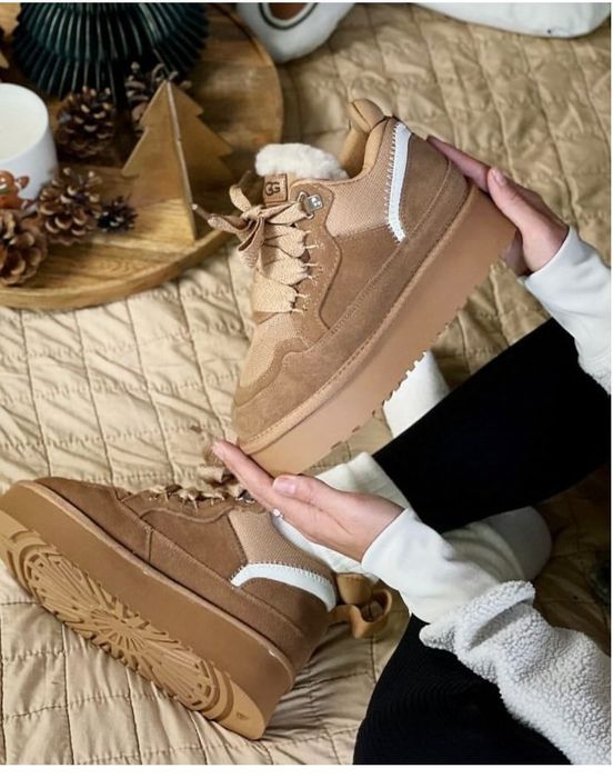 Угги на.   шнурках