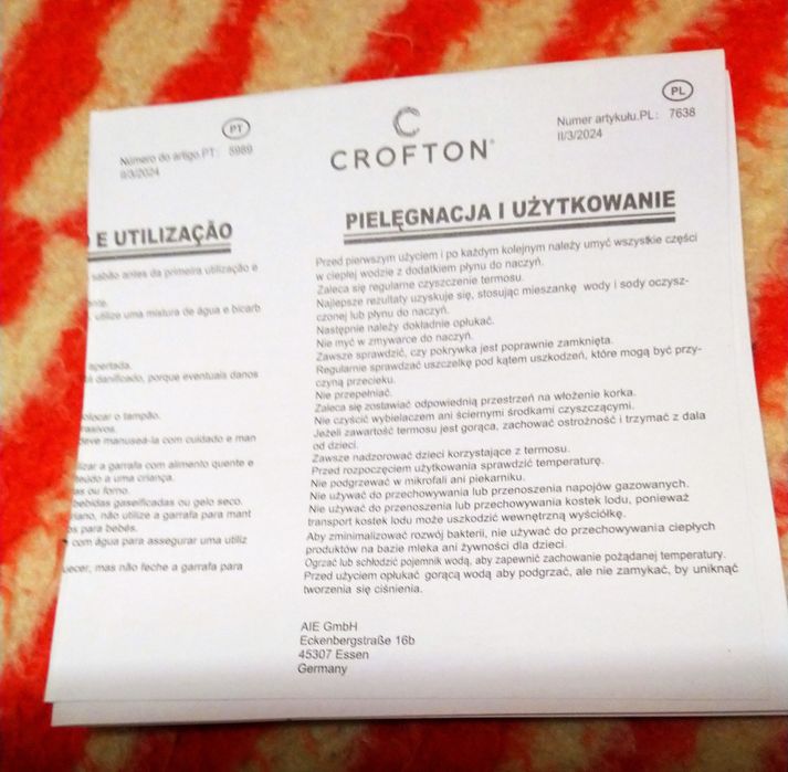 Termos marki Crofton ze stali nierdzewnej 1-litrowy plus dwa kubki.