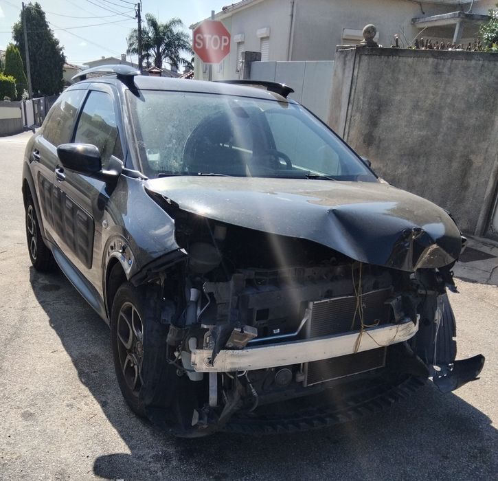 Vendo citroen c4 catus 1.2 vti 2017 nacional com 69 mil km  acidentado salvado