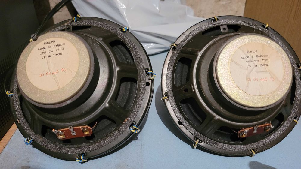 Głośniki 4 szt. z Renault 25 V6 Iniection. Wersja z wieżą audio.