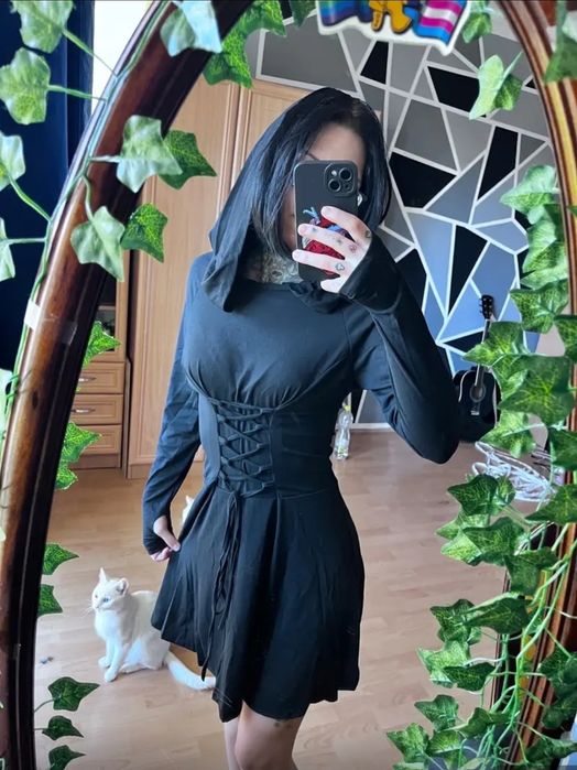 Sukienka z kapturem rozmiar M