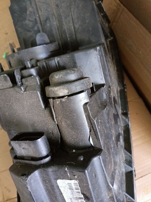 Продам праву фару Passat USA b7 оригінал під відновлення!