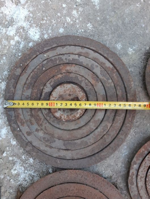 Комплекты чугунной конфорки для печи.