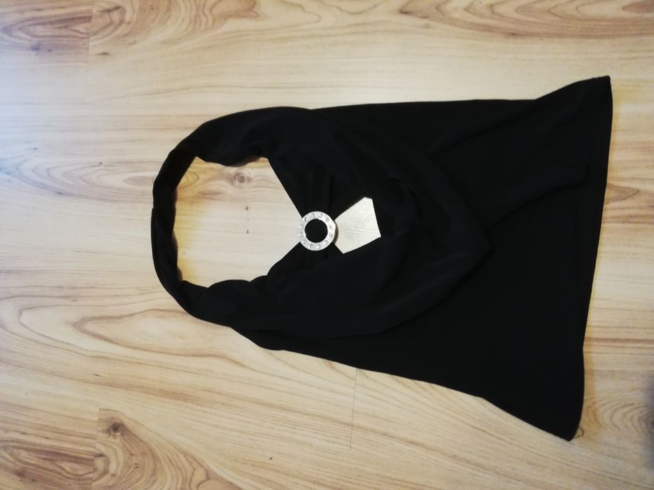 Koszulka z wycięciem