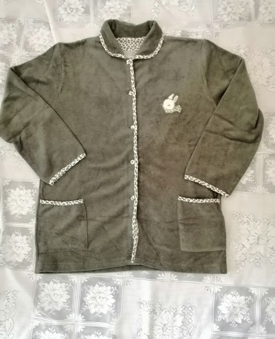 Camisas de noite e robes novos