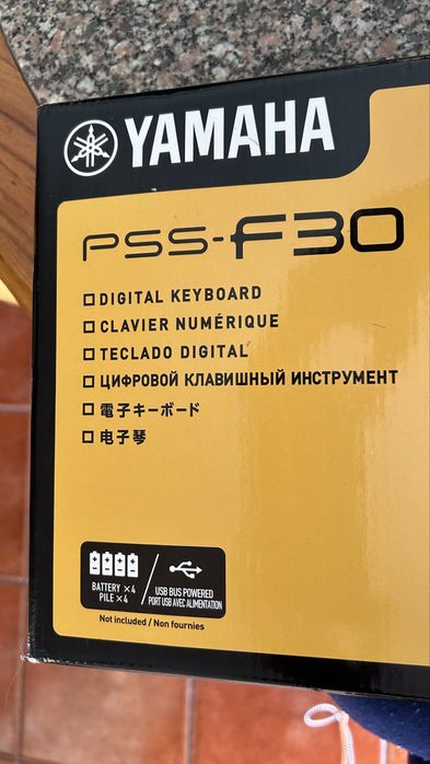 Teclado digital YAMAHA PSS-F30