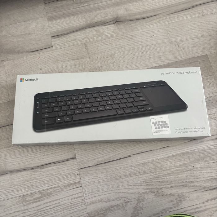 Klawiatura Microsoft z myszką