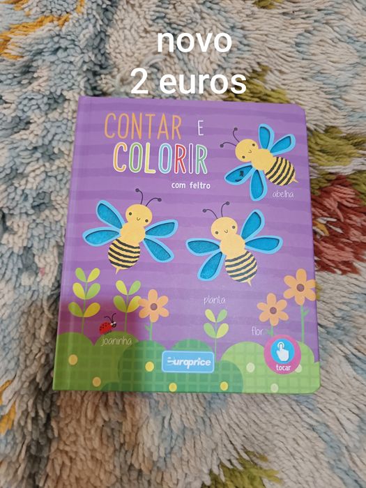 Quebra-cabeças e livros para crianças