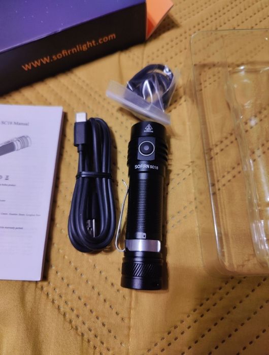 Super Latarka Mała Bardzo mocna Sofirn SC18 Prezent