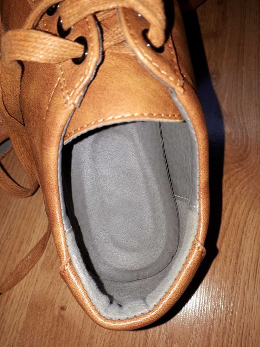 sprzedam męskie buty sportowe roz.40