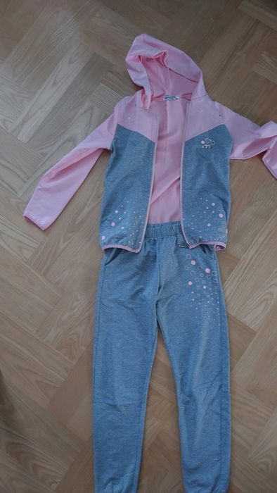 Dres dziewczęcy na 152 cm