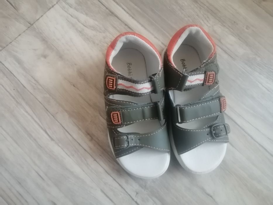 Sprzedam sandałki dla chłopczyka roz. 25