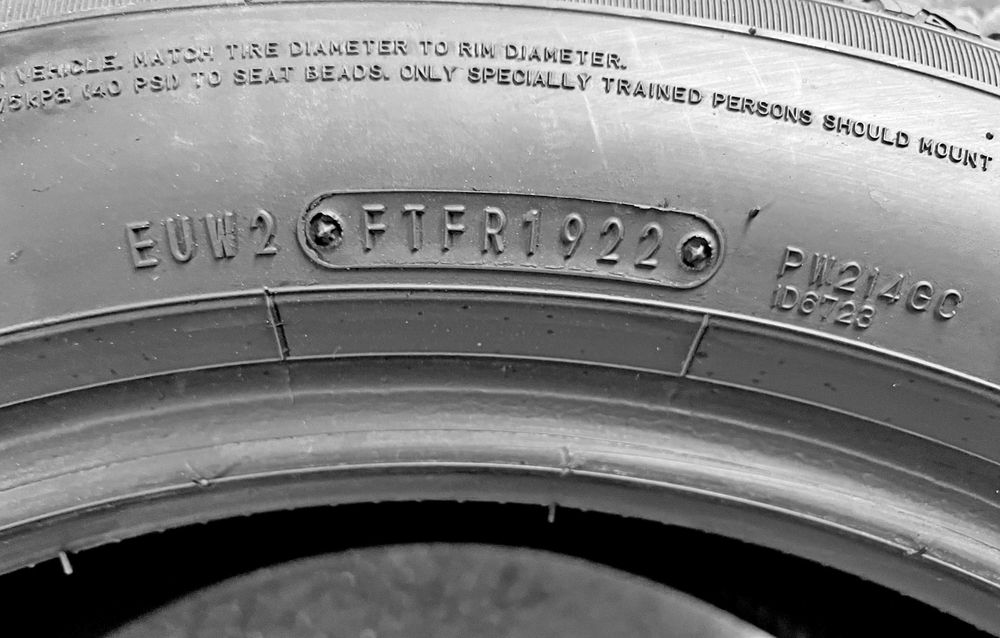Шини Б/в 245.50.19 пара Falken