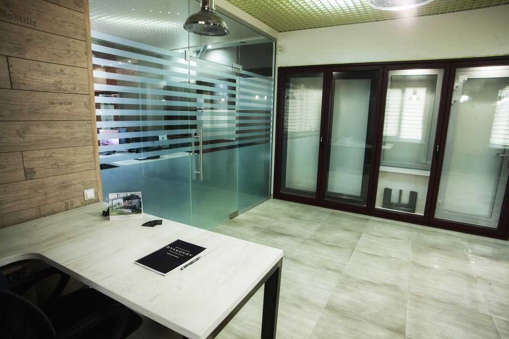 Продам офис с евроремонтом на проспекте Ивана Мазепы (около ДК Ильича)