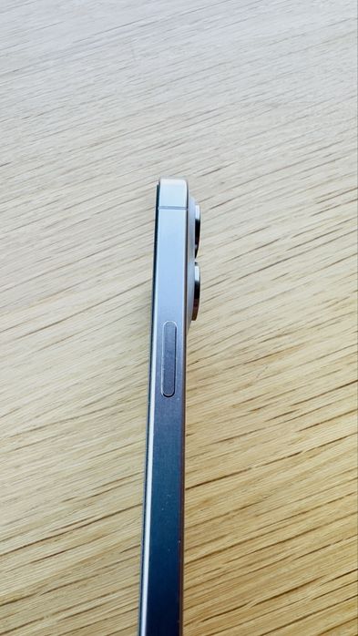IPHONE 15 PRO Branco 256GB (Como Novo)