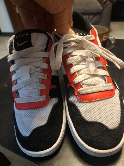 Nike Souars Type 36