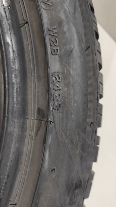 Зимова шина Bridgestone Blizzak LM005