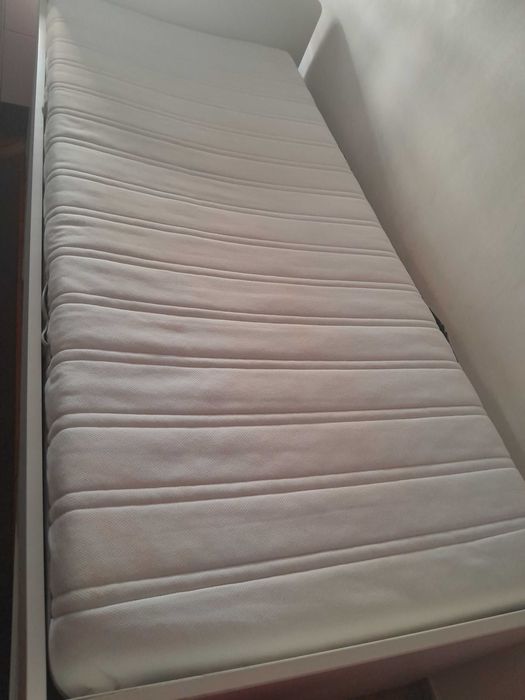 Cama de solteiro, estrato e 4 gavetas incluido