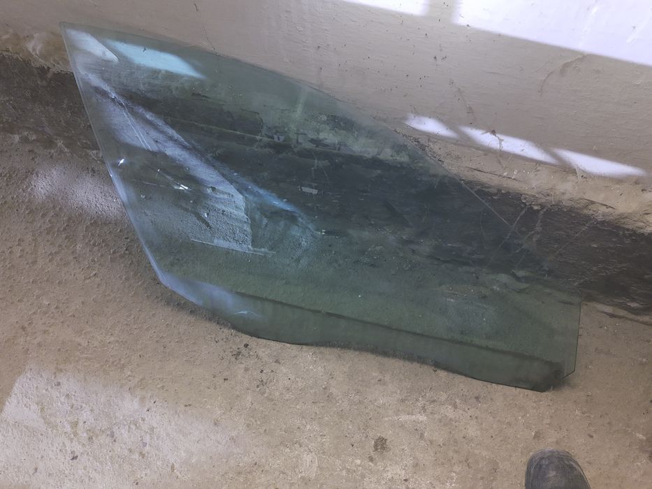Szyba drzwi przód prawy BMW E60 E61 przód lewy