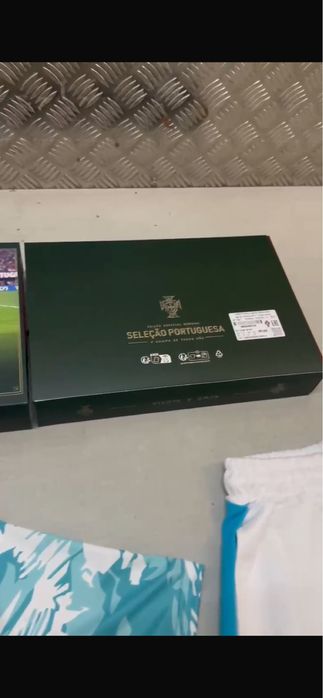 Pack Oficial Seleção de Portugal Puma – Camisola + Calças + Caixa Especial | Novo