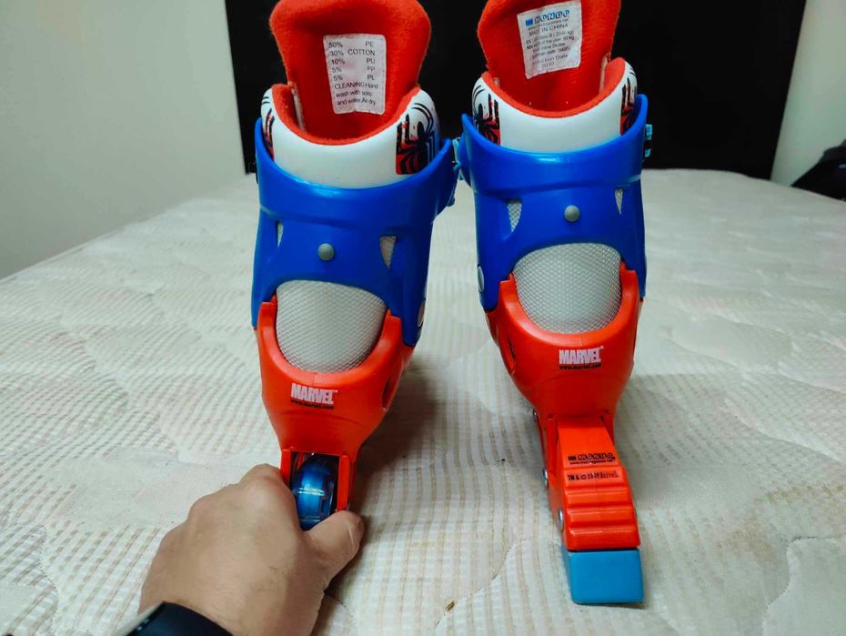 Patins em linha 34-37 de menino da Marvel/Homem Aranha novos