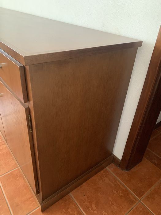 Armario em madeira mocissa usado