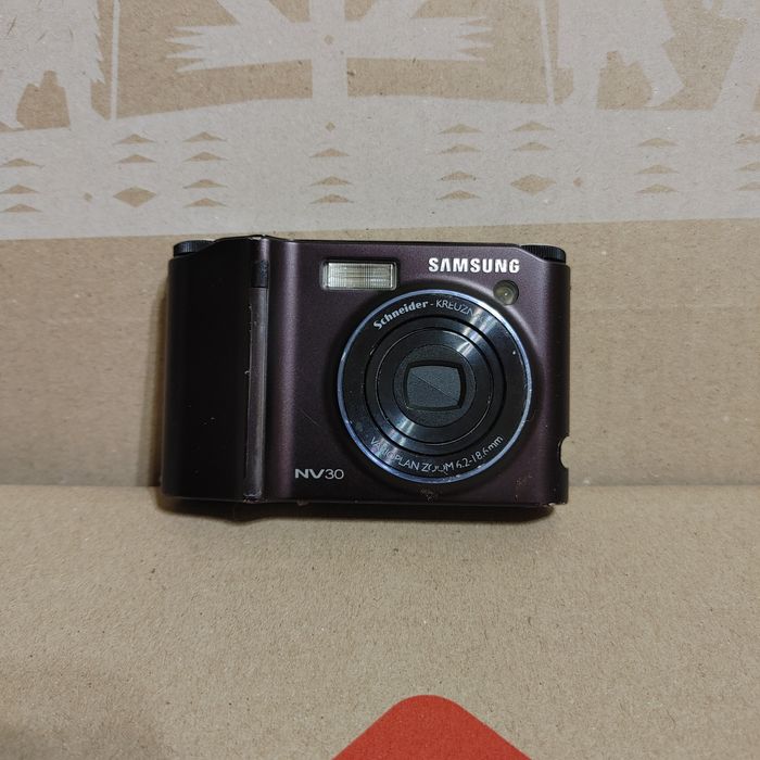 Цифровой фотоаппарат Samsung nv30