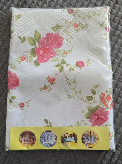 Obrus z motywem kwiatowym