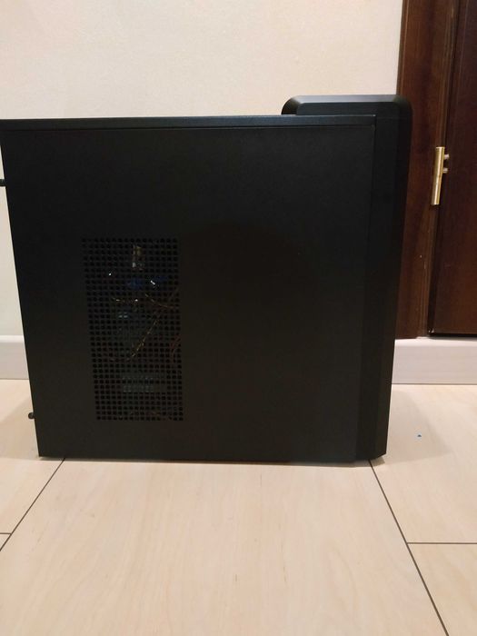 Материнська плата P5Q PRO в корпусі 8819 LP з відеокартою AMD RADEON