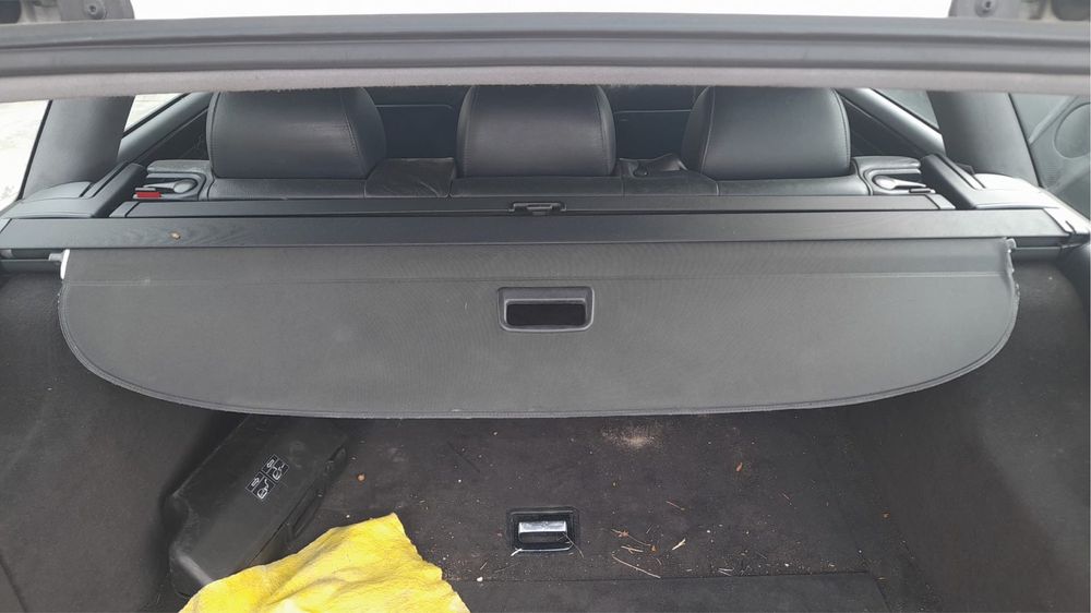 Chapeleira de Audi A6 c5 do ano 2000 a 2005 de cor preta impecável.