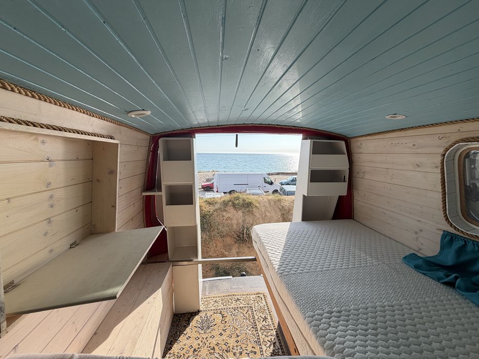 VW Transporter T5 2.0 TDI Camper Dormitório | Legalizada como veiculo de mercadoria | 2015 | Apenas 132.600 km