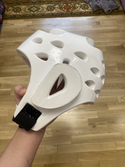 Продам шолом для карате