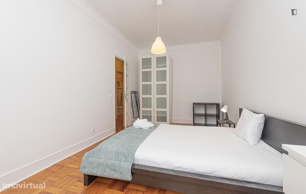 Quarto - localizado em Sete Rios Lisbon