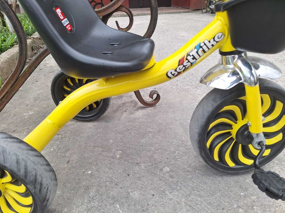 Дитячий трьох колісний велосипед