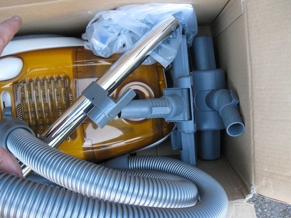 Продам пылесос Zelmer ZVC332ST