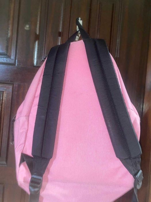 Mochila eastpak rosa claro usada