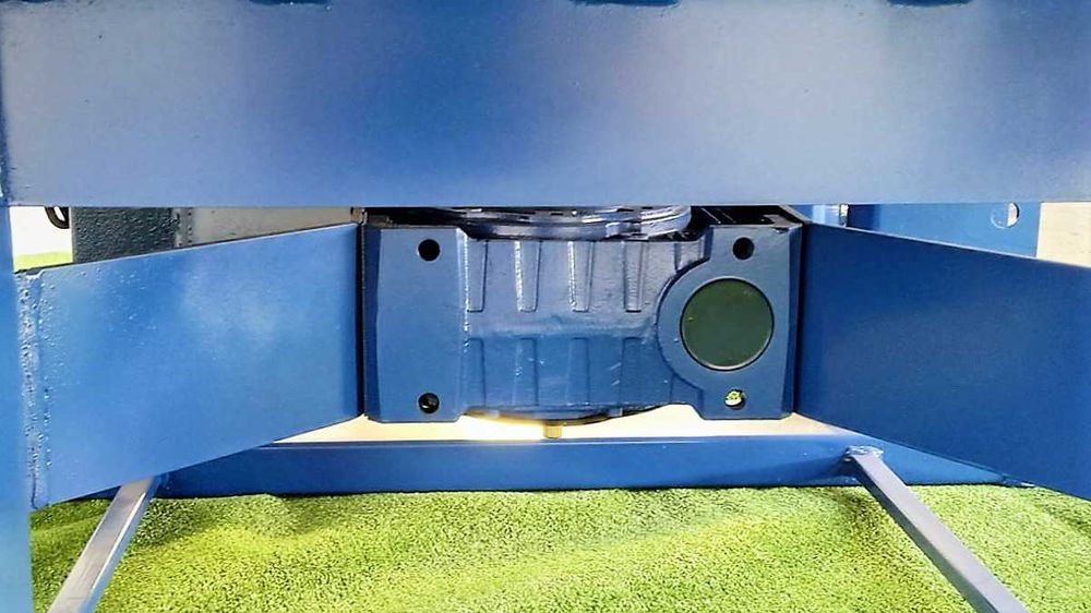 Elektryczna betoniarka planetarna 800L osłony zgarniacz transport