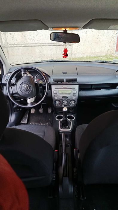 Mazda 2 de 2005, com o motor reparado e com bom aspeto exterior
