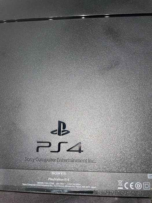 PS4 1TB + comando + jogos