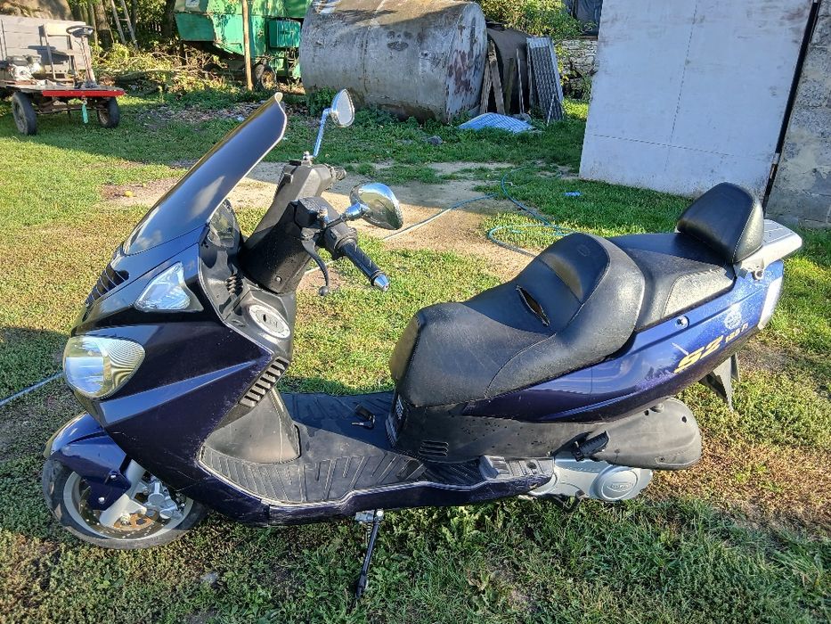 Продам скутер  Daelim s2 125fi