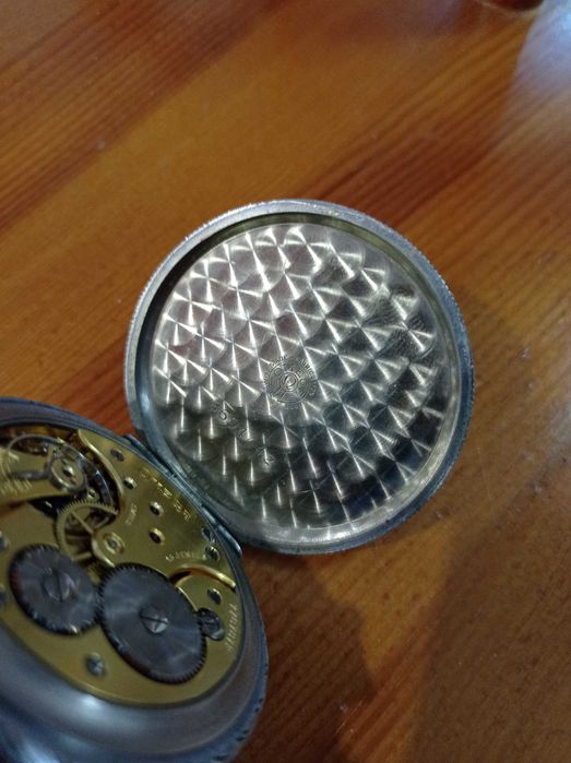 Zegarek kieszonkowy Omega do naprawy.