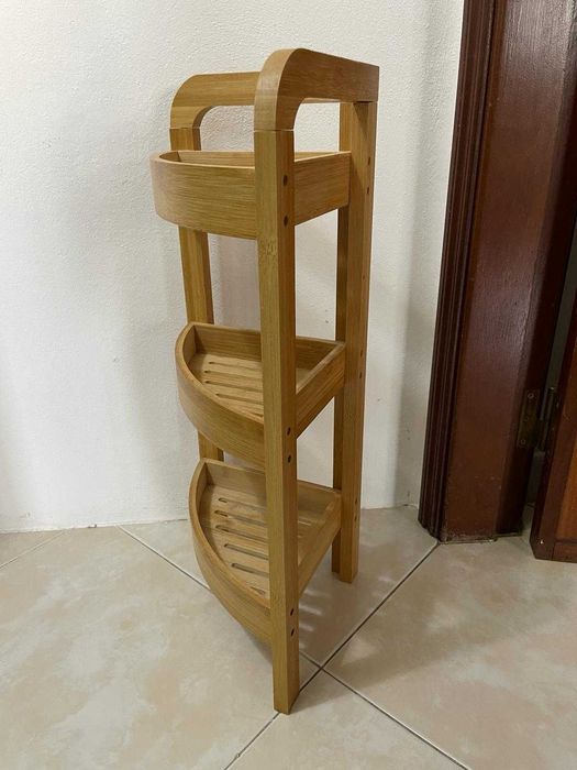 Estante de canto em madeira