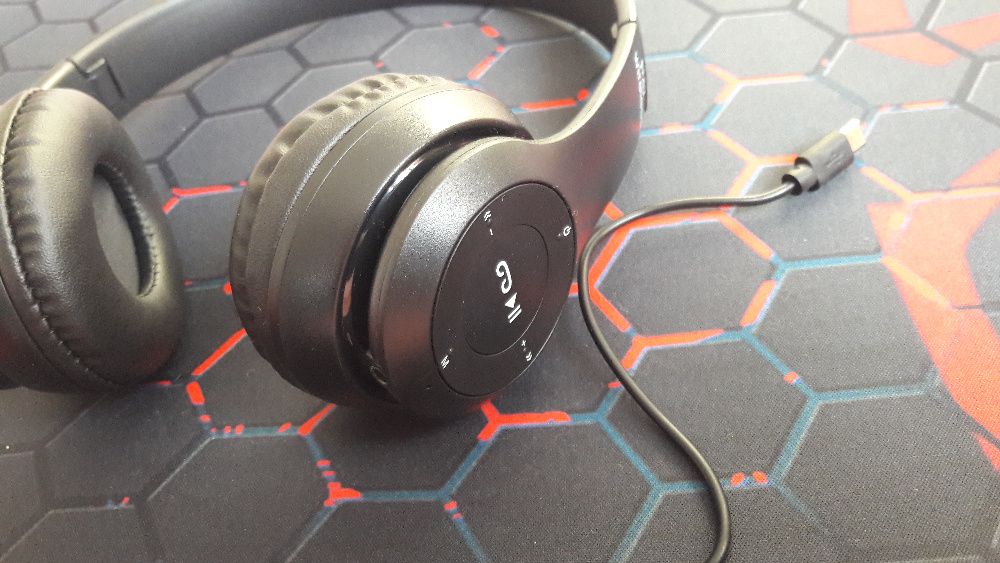 Наушники беcпроводные с Bluetooth и встроенным FM, MP3