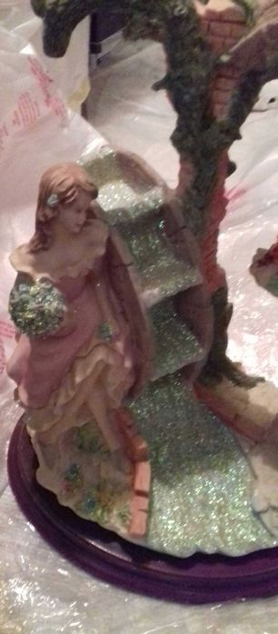 Estatueta Casal Menino e Menina