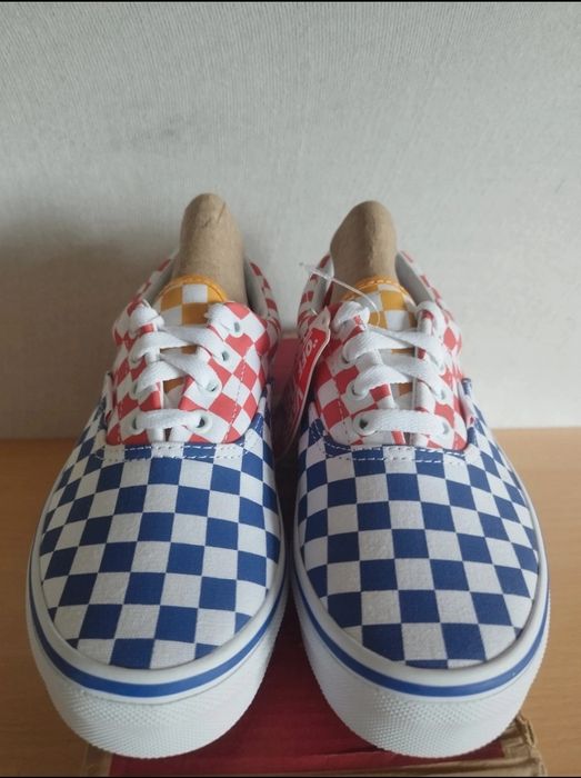 Vans Authentic tamanho 35. Novos  nunca usados, com etiqueta.