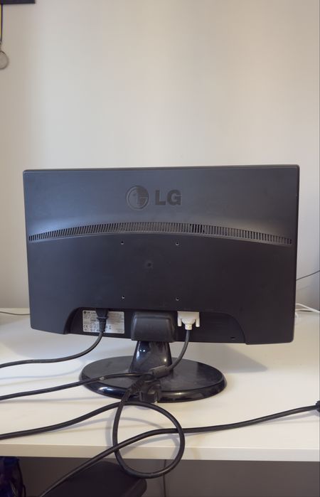 Монітор LG Flatron w2243t